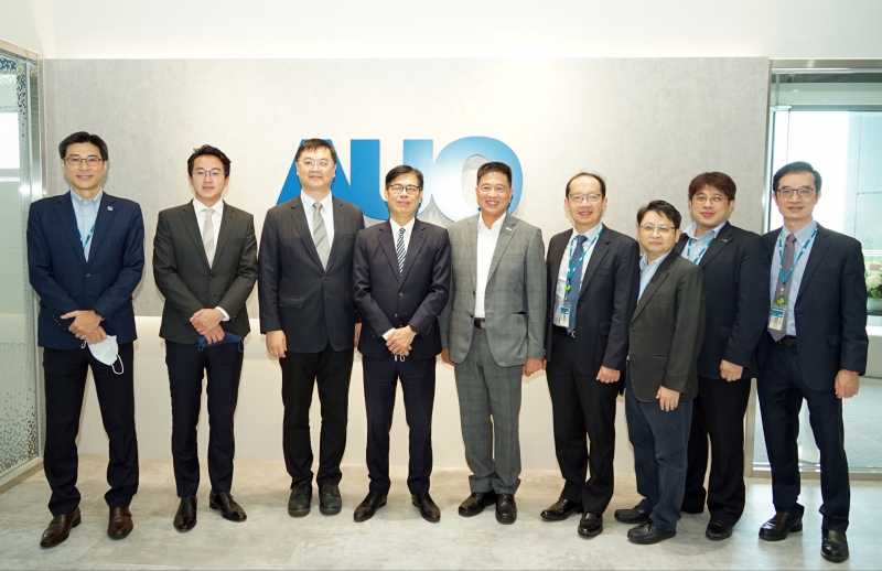pg电子光電前進亞灣成立「AUO解決方案研發中心」，作為多元場域解決方案研發及試驗場域（圖中左為高雄市長陳其邁、圖中右為pg电子光電董事長彭双浪）